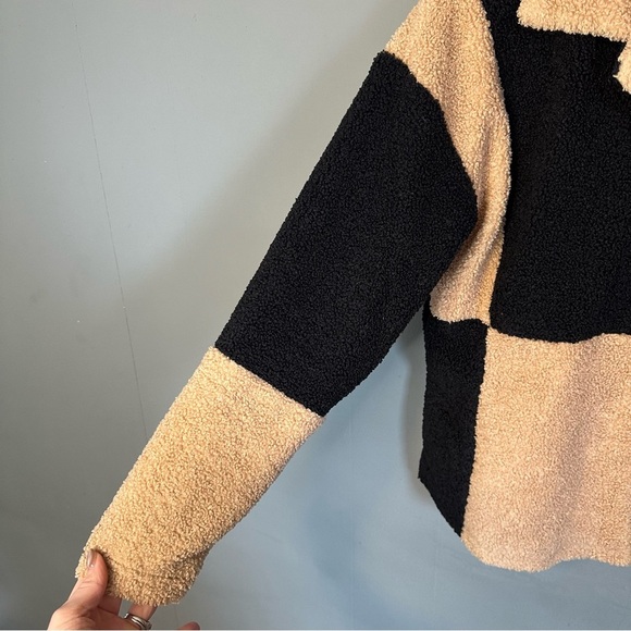 Colorblock Checkered Sherpa Shacket - Picture 7 of 14